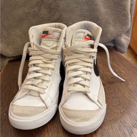 Nike Blazer size 6y - Picture 2 of 8